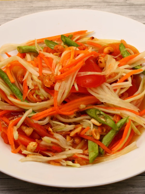 Raw Papaya & Carrot Salad