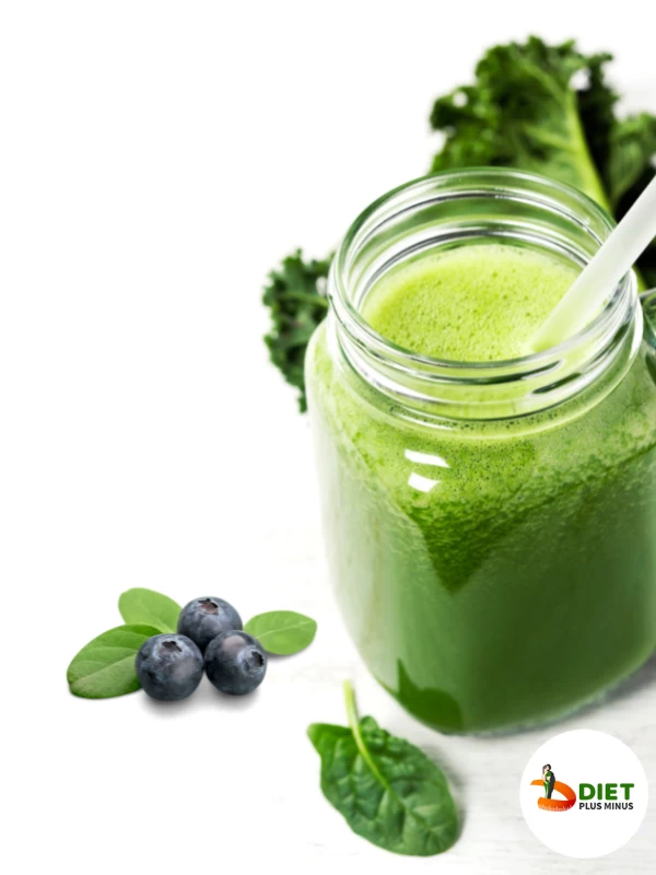 Kale and blueberries green smoothie