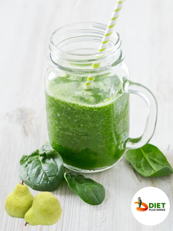 Spinach and pear green smoothie