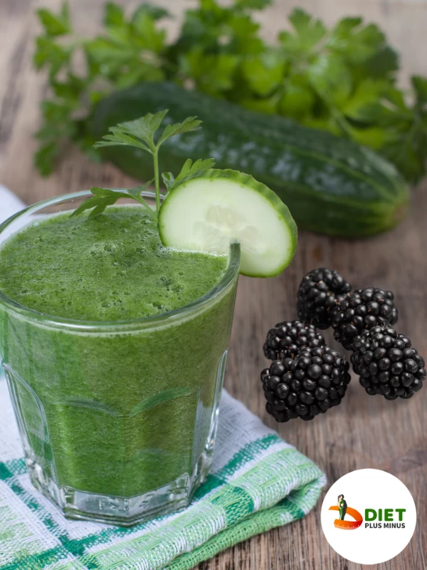 Cucumber and blackberries green smoothie
