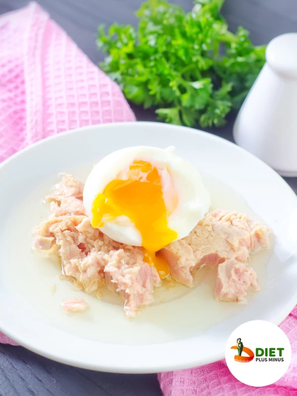 Tuna with boiled eggs
