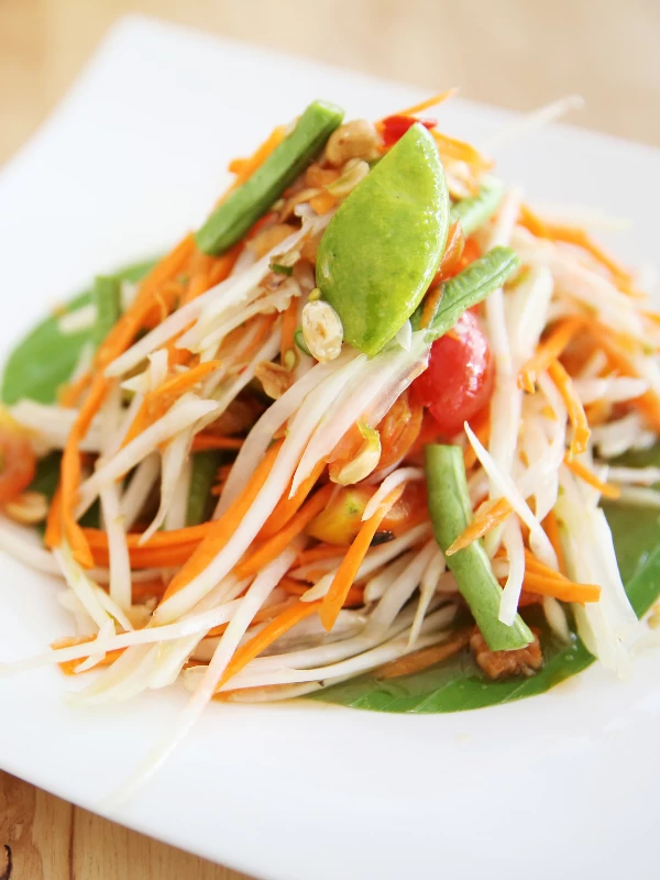 Raw Papaya, Carrot & Coriander Salad