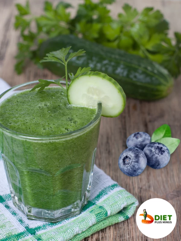 Cucumber and blueberries green smoothie