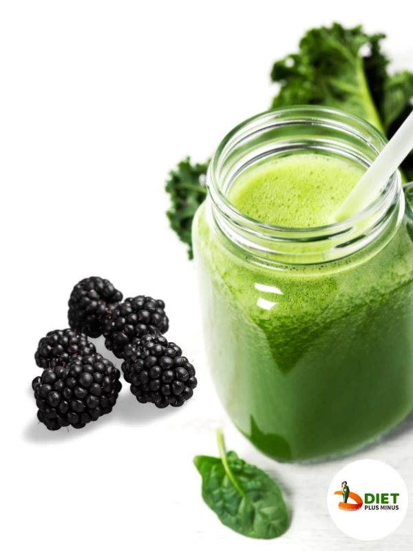 Kale and blackberries green smoothie